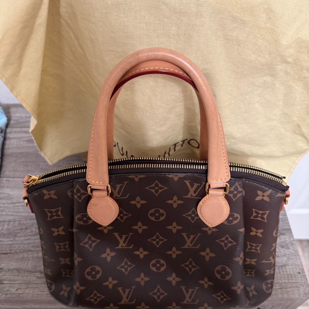 Lv - Picture 6 of 7